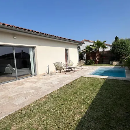 Maison Moderne Avec Piscine, Pres De Et Foret 펜션 *